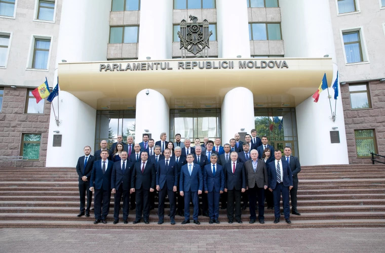 УЕФА и ФФМ посетили парламент Молдовы