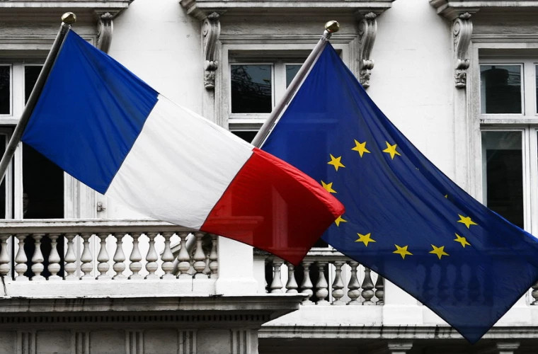 После разговора Макрона и Байдена Франция напомнила ЕС об общей системе обороны