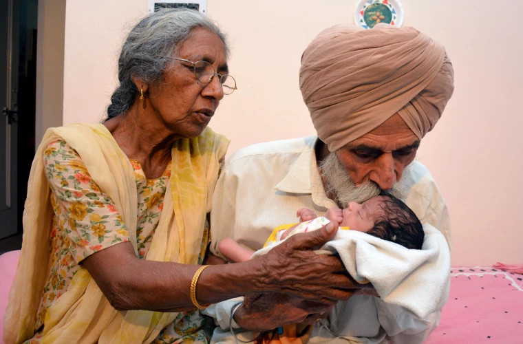 В Индии 70-летняя женщина впервые стала матерью