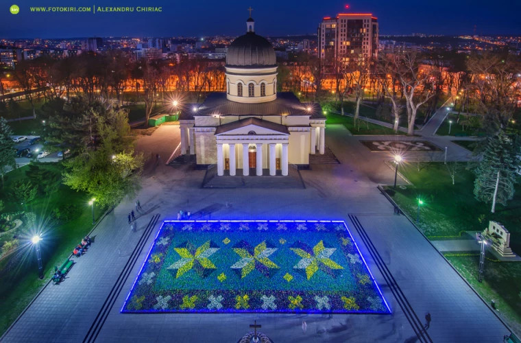 Красота ночной столицы Молдовы глазами фотографа (ФОТО)