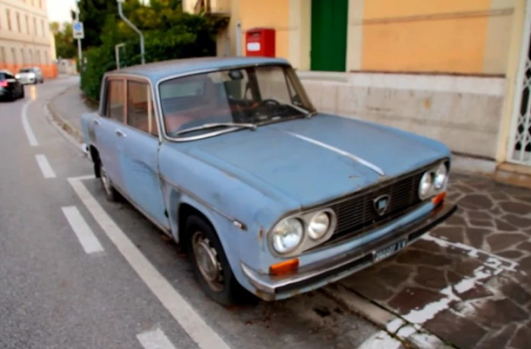 O maşină parcată în acelaşi loc de aproape 50 de ani a devenit simbolul unui oraș din Italia