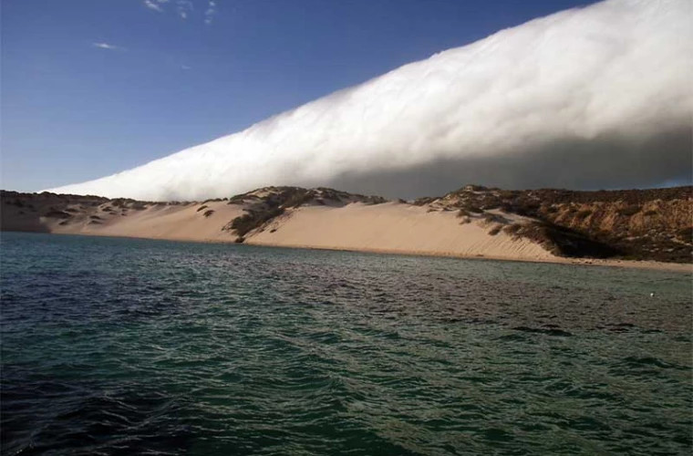 Un nor uriaș spectaculos a fost filmat în Australia