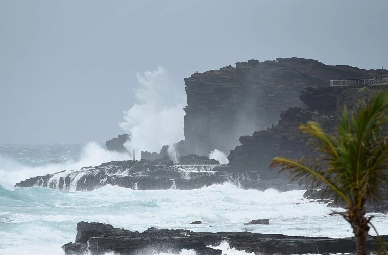 O furtună periculoasă se îndreapă spre insulele Hawaii