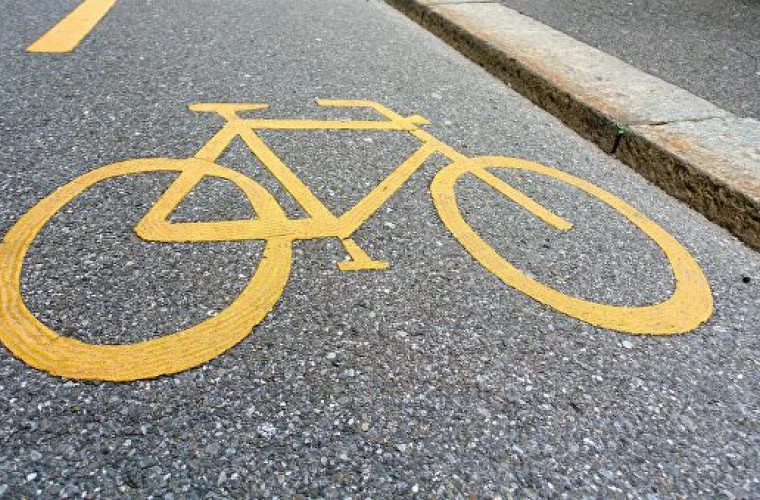 Au blocat pista pentru bicicliști cu mașini: Cum a fost surprinsă banda proaspăt amenajată de la Botanica