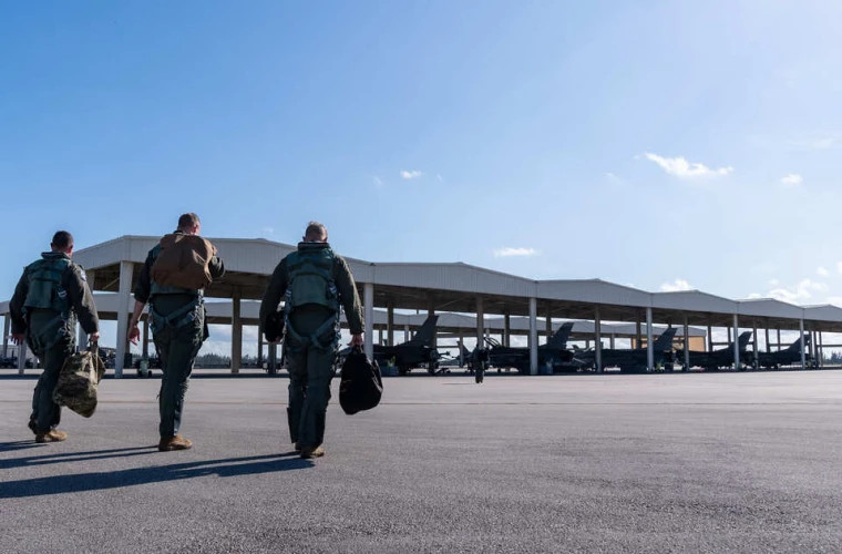 O bază aeriană din Florida, evacuată miercuri noaptea în urma unui incident