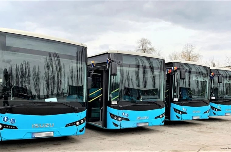  100 de autobuze noi, marca ISUZU, au fost aduse în Chișinău