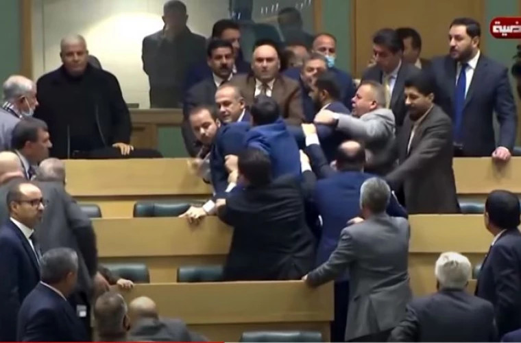 Scandal în Parlamentul Iordaniei. Deputații s-au luat la bătaie în timpul unei dezbateri