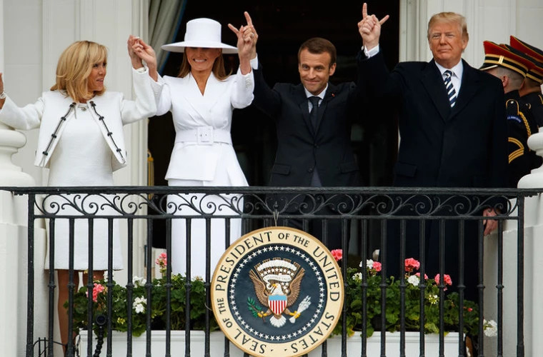Мелания Трамп выставит на аукцион шляпу, которую надела во время визита Макрона в США