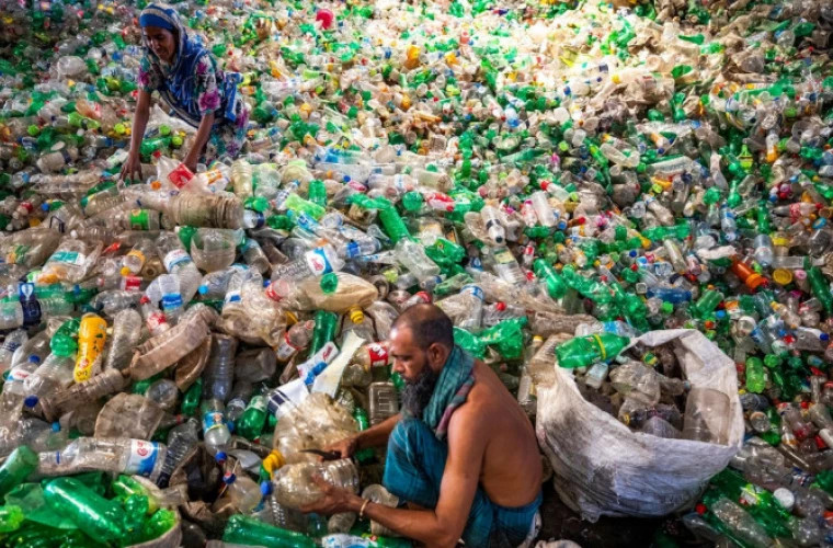 Marile branduri propun un pact global pentru reducerea producţiei de plastic