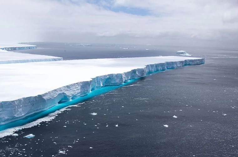 Un aisberg desprins de Antarctica s-a topit complet în călătoria spre Atlanticul de Sud