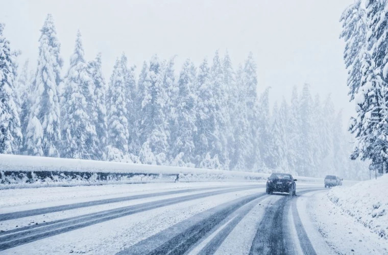 6 greșeli banale pe care orice șofer trebuie să le evite pe timp de iarnă