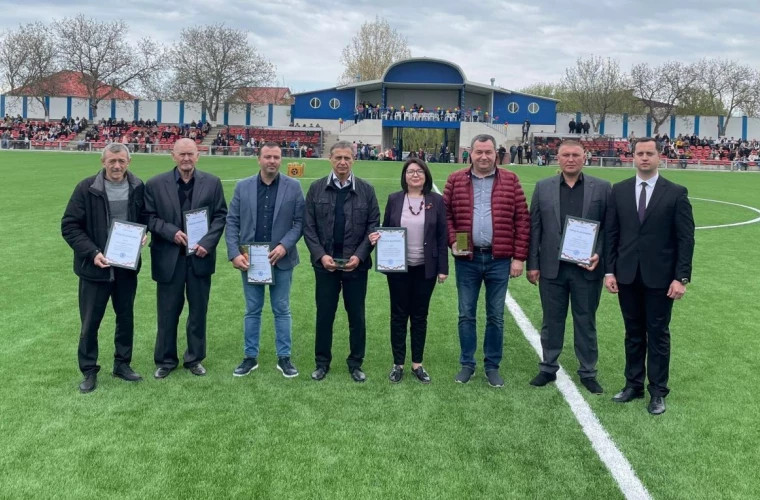 В Фалештах открыли лучшее футбольное поле Молдовы: сначала условия – потом результат