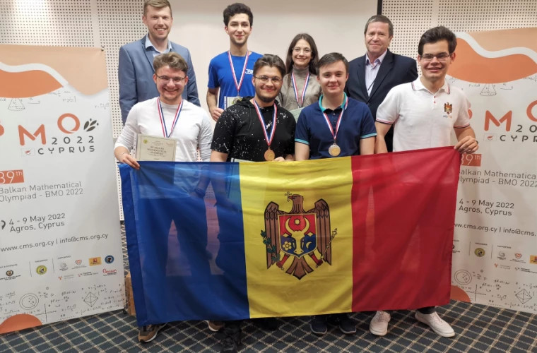 Молдове есть кем гордиться! Наши школьники завоевали медали на олимпиаде по математике