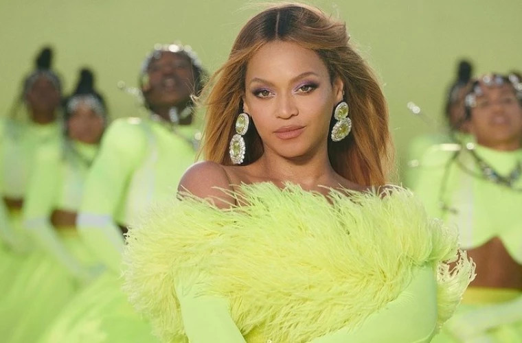 Beyonce anunţă că va lansa muzică nouă la sfîrşitul lunii iulie