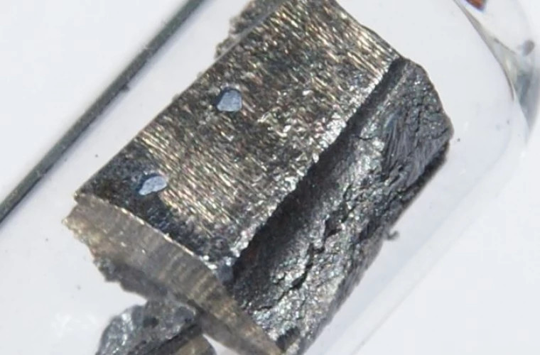 Materialul magnetic care „îngheață” la căldură i-a surprins pe fizicieni