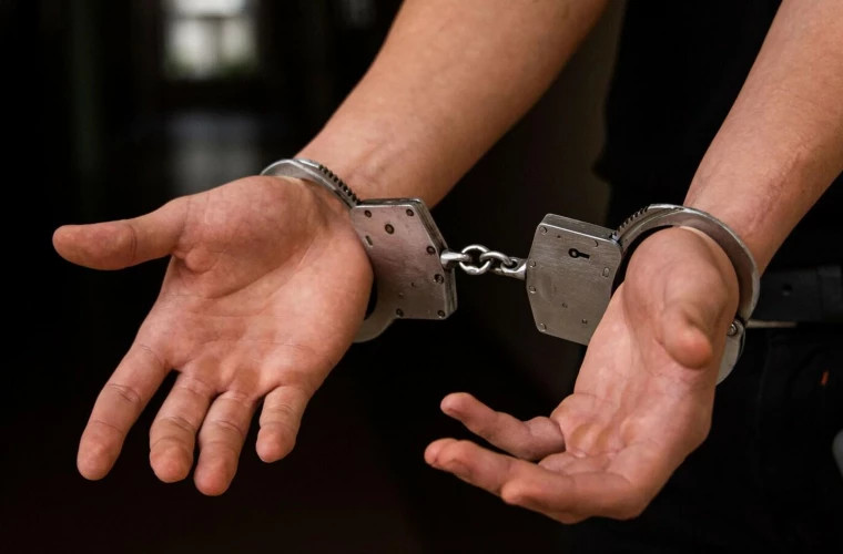 Trei bărbați, trimiși pe banca acuzaților pentru trafic de droguri