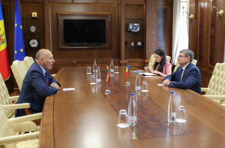 Președintele Parlamentului a avut o întrevedere cu ambasadorul Lituaniei