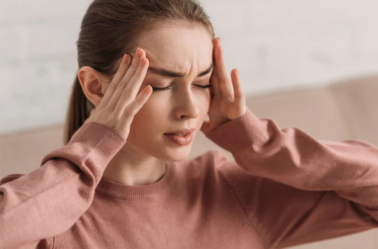 Почему болит голова по утрам: 4 распространённые причины