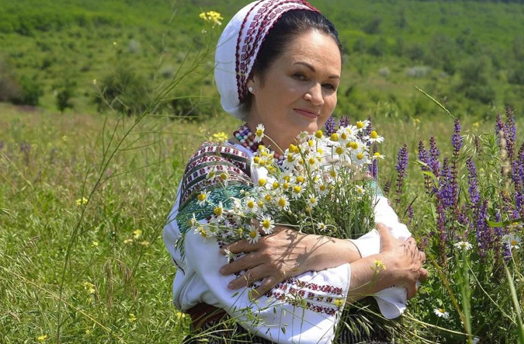 Interpreta de muzică populară, Ioana Căpraru, își sărbătorește ziua de naștere