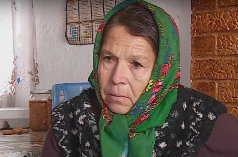 Пожилая женщина в Домулдженах воспитывает внуков на скромную пенсию 