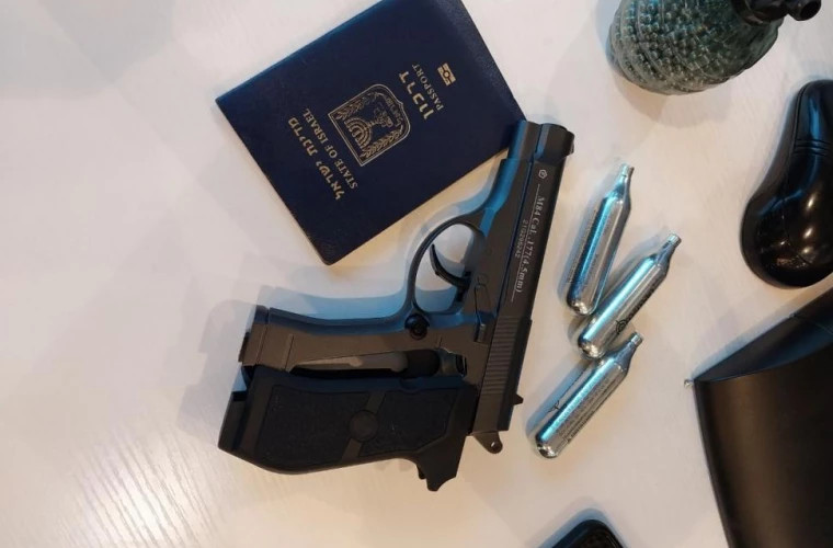 В аэропорту Кишинева у трех граждан Израиля были обнаружены пневматические пистолеты