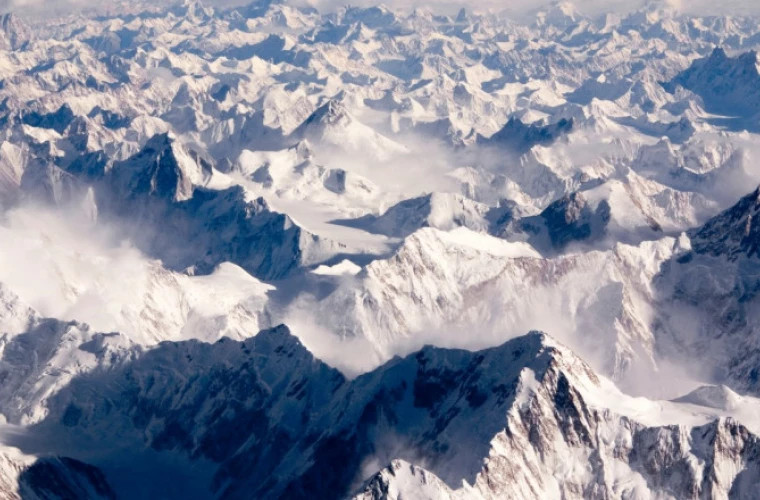 Munții Himalaya au devenit o adevărată groapă de gunoi 