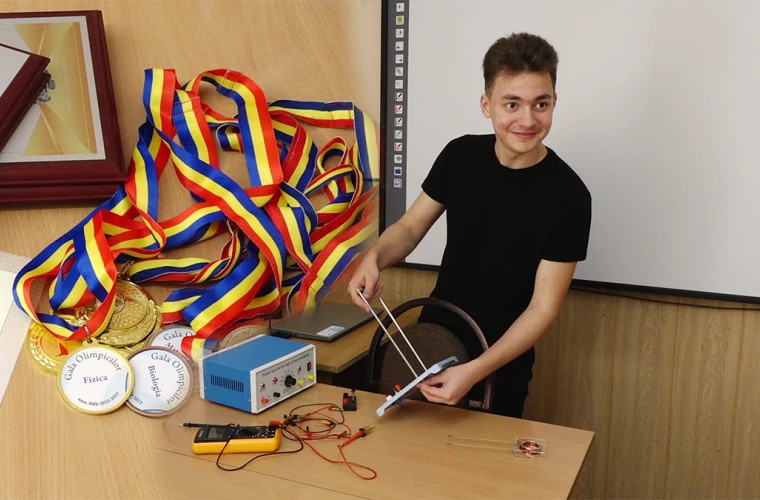 Un băiat de 16 ani va reprezenta R Moldova la Olimpiada Europeană de Fizică