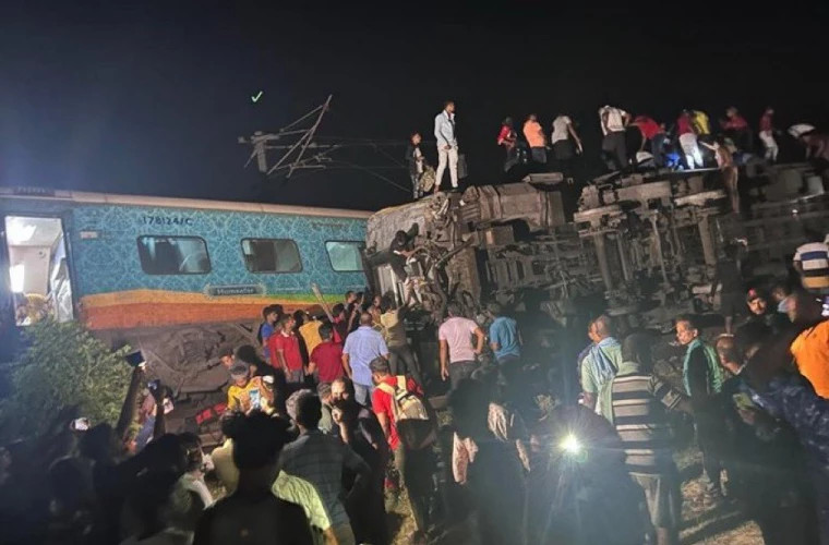 Accident feroviar major în India sau ciocnit două trenuri