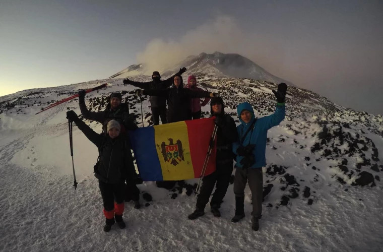Флаг Молдовы побывал на многих горных высотах и вершинах мира
