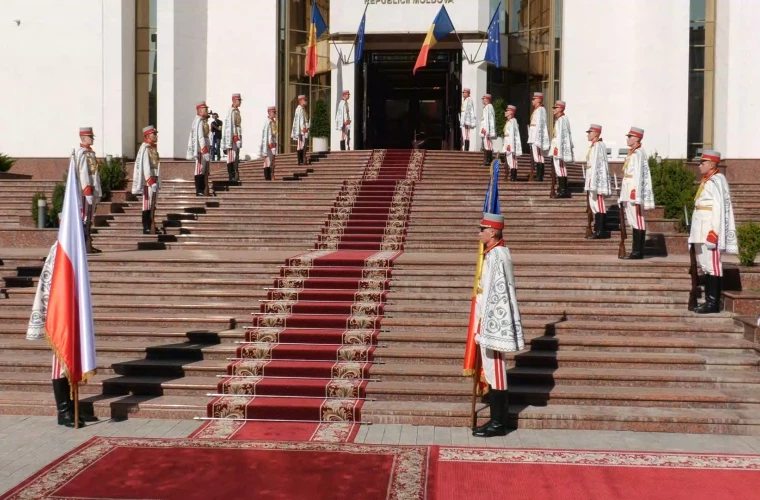 La Chișinău a început ceremonia de întîmpinare a liderilor europeni de către Maia Sandu