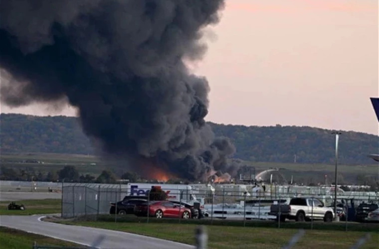 Un avion de marfă s-a prăbuşit pe un aeroport din SUA