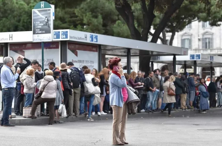 Grevă în Italia: Va fi perturbat transportul public local și aerian