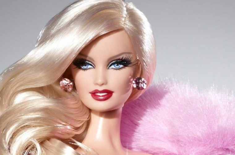 A cheltuit mii de euro ca să semene cu papușa Barbie (FOTO)