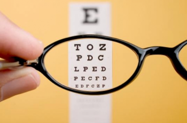 Orbirea și deficiența de vedere | Essilor Romania, Studentul are o vedere slabă