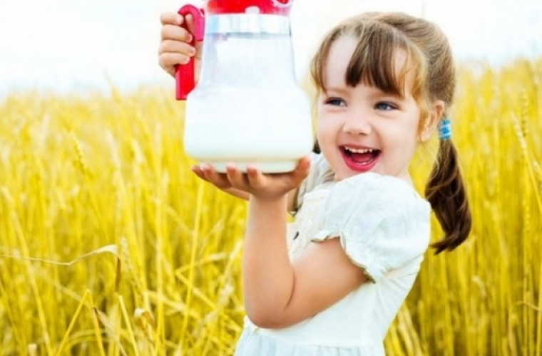 Cîte căni de lapte pe zi sînt suficiente pentru copii