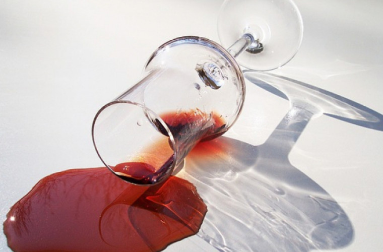 Care este motivul pentru care vinul roşu agravează migrenele