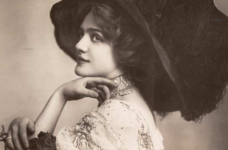 Fotografii vechi, de 100 de ani, a celor mai frumoase femei din acele vremuri (FOTO)
