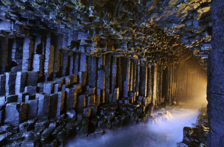 Peștera cîntătoare a lui Fingal, un loc uimitor din Scoția (galerie foto)
