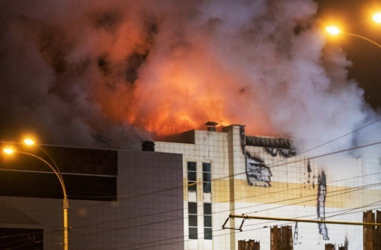 Noi secvențe video din timpul incendiului devastator din Kemerovo (VIDEO)