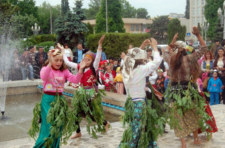 Practică magico-rituală a moldovenilor, desfășurată într-una din joile după Paşti