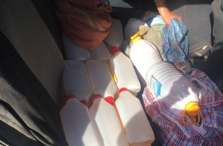 Aproape 100 de litri de pesticide, găsite în maşina unui ucrainean