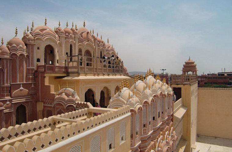 Surpinzătorul Palat al Vînturilor din India cu 953 de ferestre (FOTO)