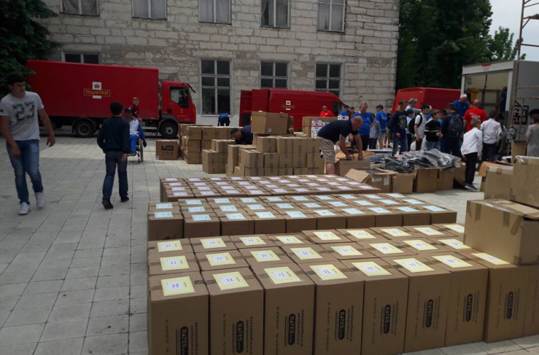 Молдаванка, тронувшая сердце королевы Великобритании, привезла домой 8 грузовиков гуманитарной помощи