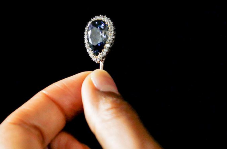 Casa de licitaţii din Geneva a vîndut un inel cu diamant cu 6,5 milioane de dolari 
