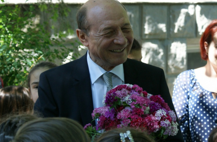 Băsescu a făcut din nou propagandă politică la o școală din Chișinău