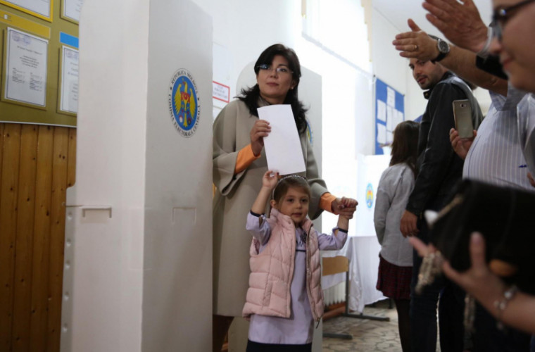 Cum a fost surprinsă Silvia Radu, în prima zi de după alegeri (FOTO)