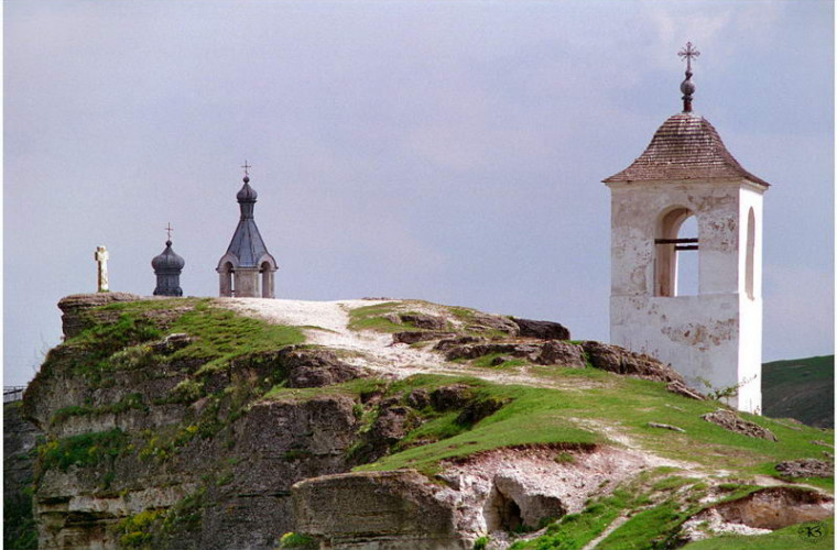 Bisericile rupestre din Moldova