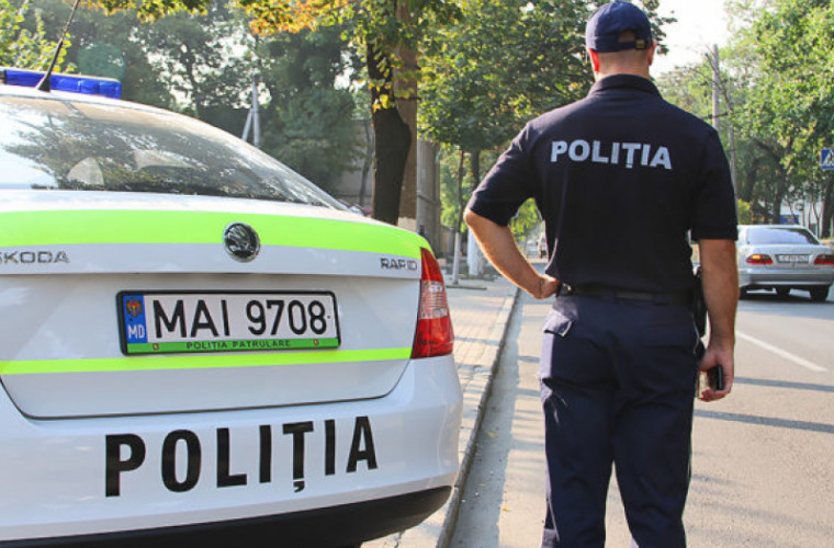 În Chișinău un șofer a fost amendat pentru mesajul postat pe mașina sa (VIDEO)