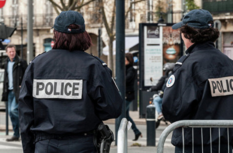 O femeie a rănit 2 persoane cu un cutter în Franța