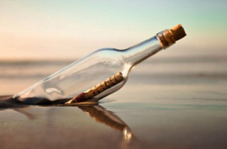 Un australian a găsit o sticlă cu un mesaj de pe insula Bora Bora
